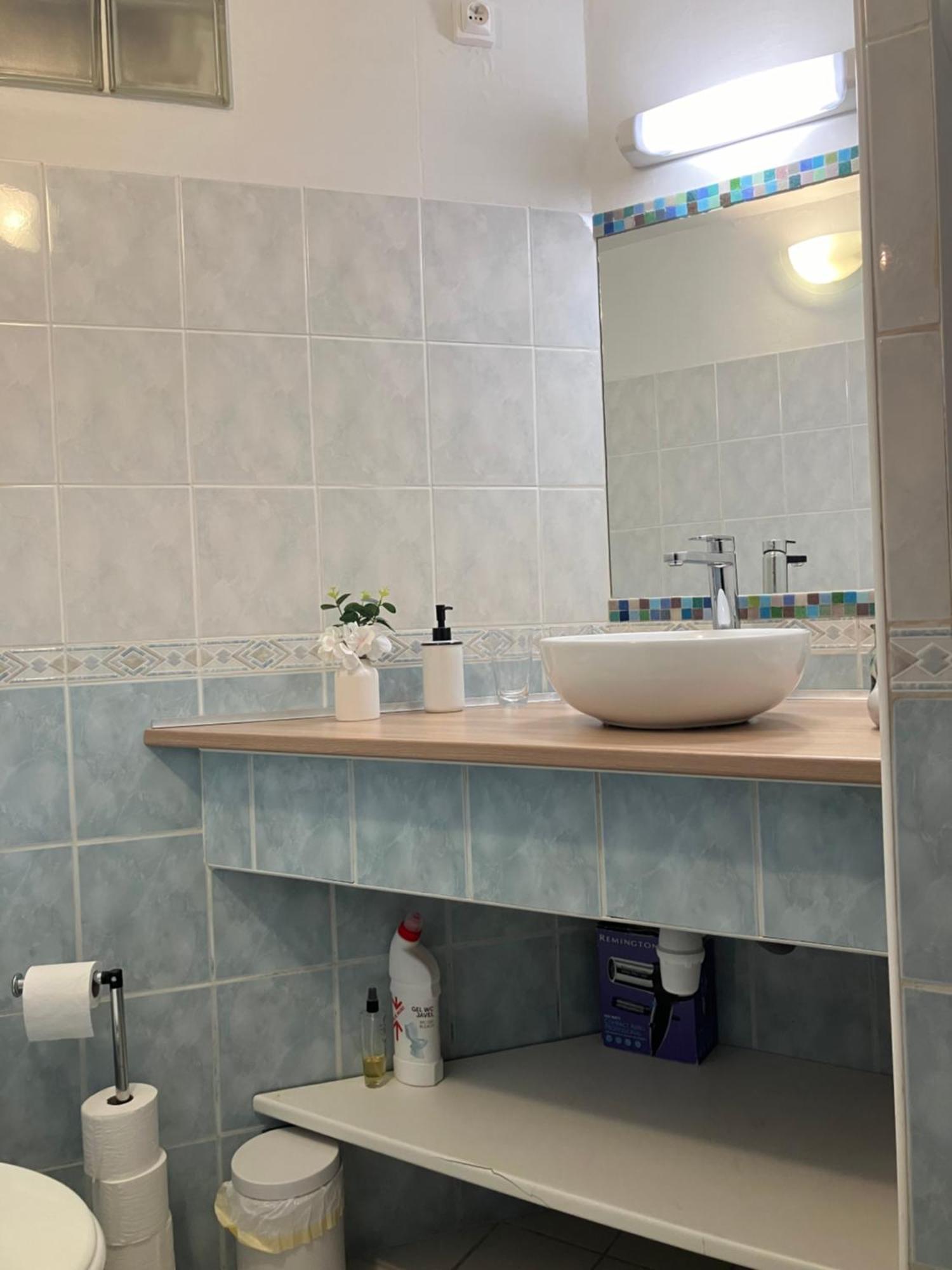 Appartement Central Des Terres Chaudes Proche Bord De Mer ม็องตง ภายนอก รูปภาพ
