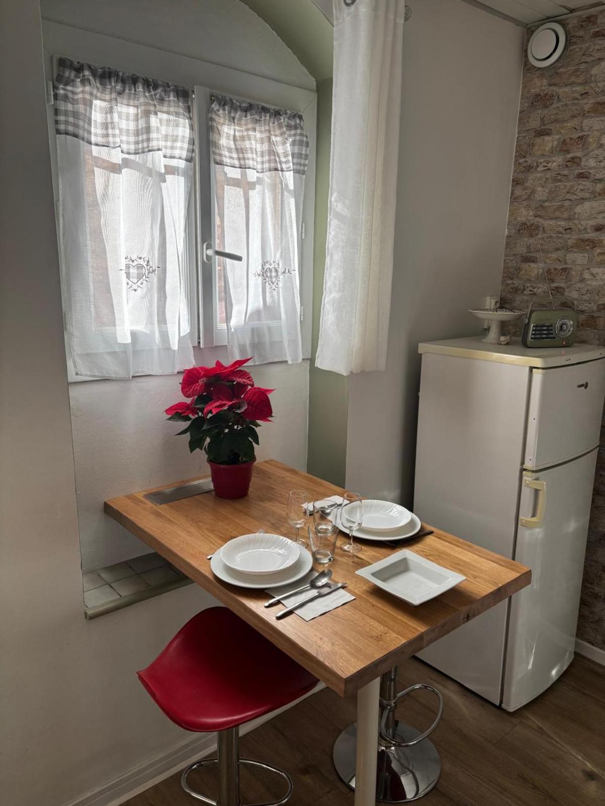 Appartement Central Des Terres Chaudes Proche Bord De Mer ม็องตง ภายนอก รูปภาพ