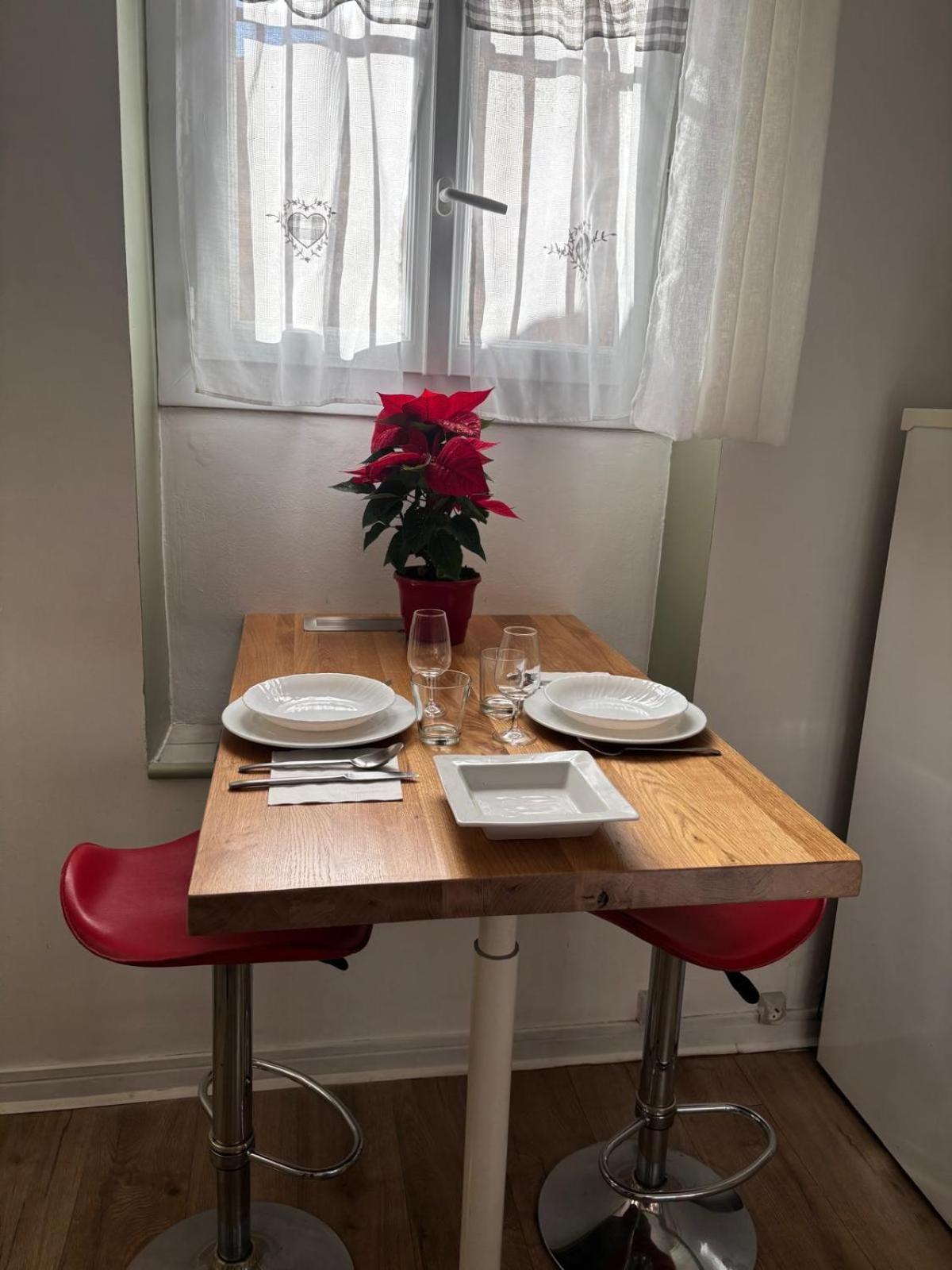 Appartement Central Des Terres Chaudes Proche Bord De Mer ม็องตง ภายนอก รูปภาพ